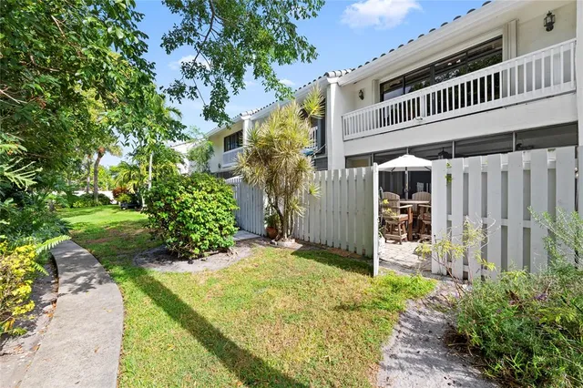 $370,000 | 630 Northeast 20th Lane, Boynton Beach, FL 33435