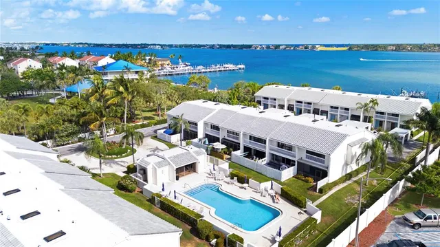 $370,000 | 630 Northeast 20th Lane, Boynton Beach, FL 33435