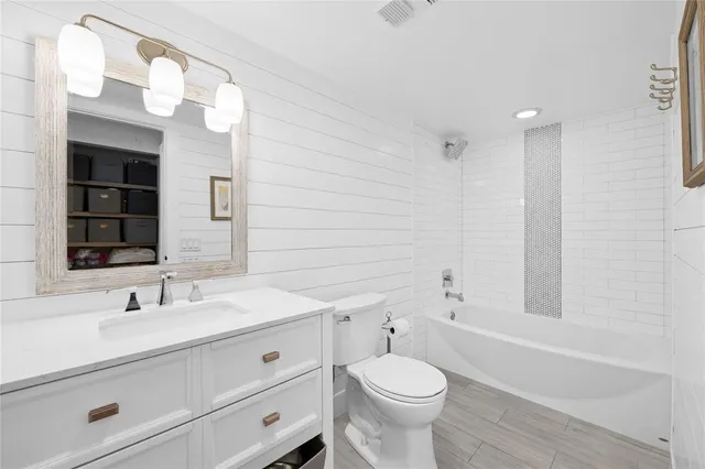 $370,000 | 630 Northeast 20th Lane, Boynton Beach, FL 33435