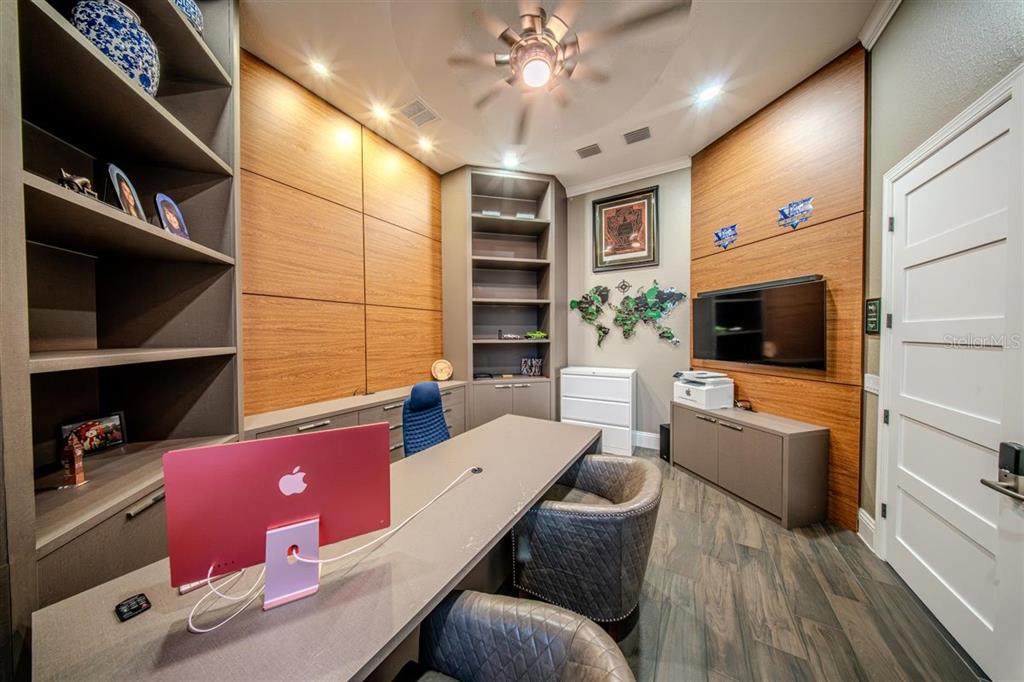 4303 Isabella Circle Windermere, FL 34786 - Photo 76 of 77 a room with furniture