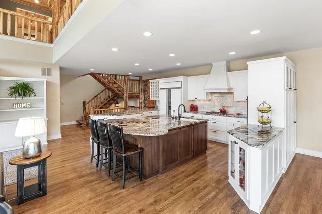 $1,799,000 | 8800 Sunset Trail, Chanhassen, MN 55317
