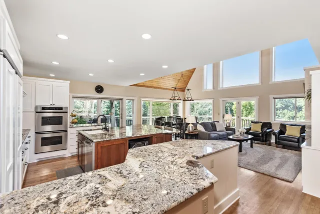 $1,799,000 | 8800 Sunset Trail, Chanhassen, MN 55317