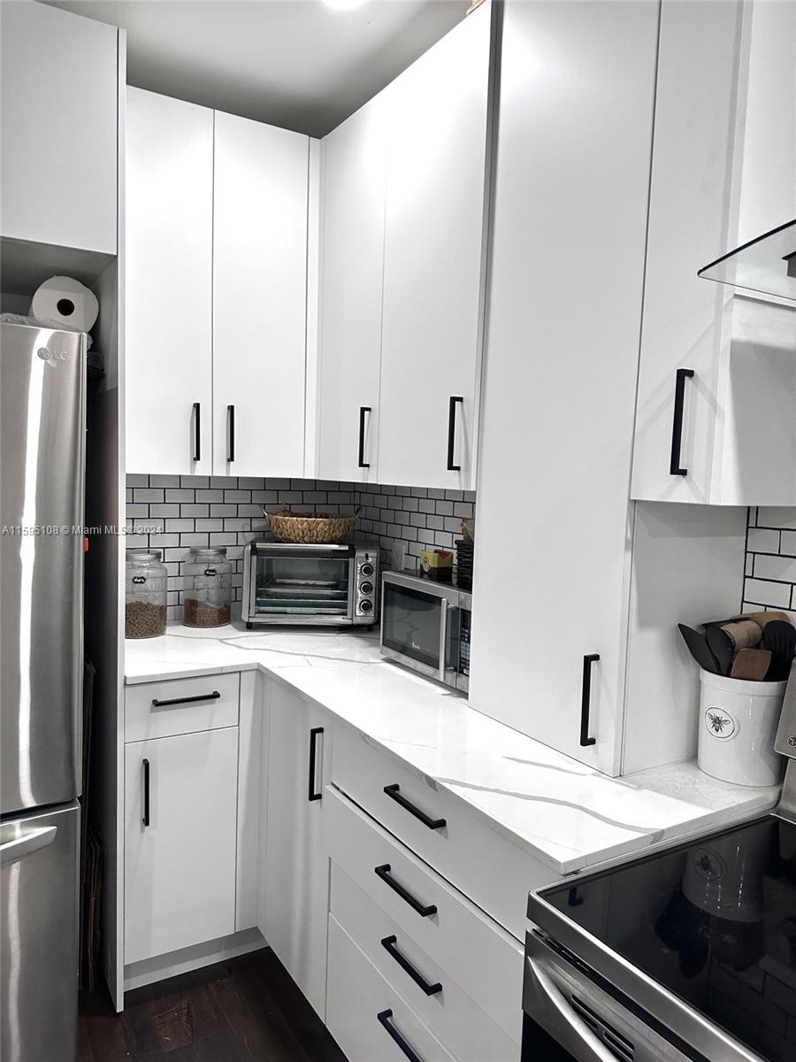 923 Southwest 13th Court Miami, FL 33135 - Photo 16 of 58