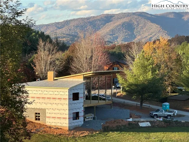 $895,000 | 16 Bear Lodge Drive, Sparta, NC 28675