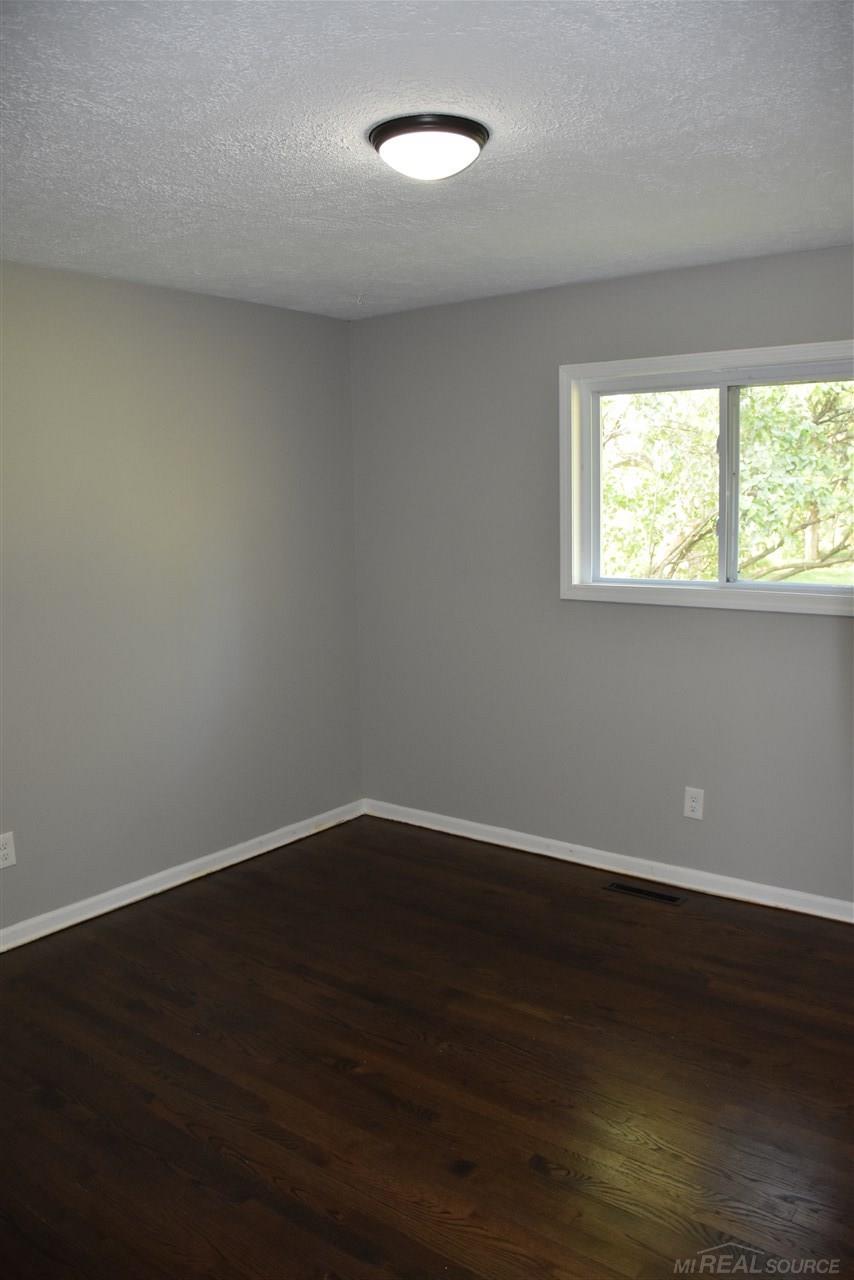 3060 Mann Road Clarkston, MI 48346 - Photo 22 of 30