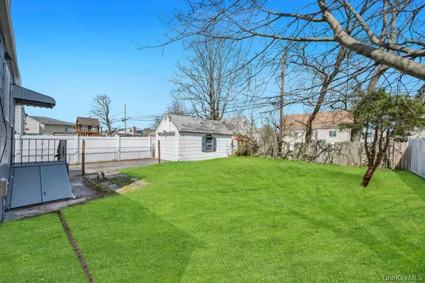 $719,000 | 108 Lido Parkway, Lindenhurst, NY 11757
