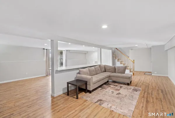$549,900 | 25 Toll Gate Road, Wethersfield, CT 06109