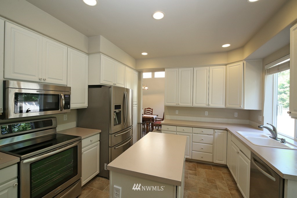 4620 Northeast 5th Court Renton, WA 98059 - Photo 2 of 25 Gallery Image 2