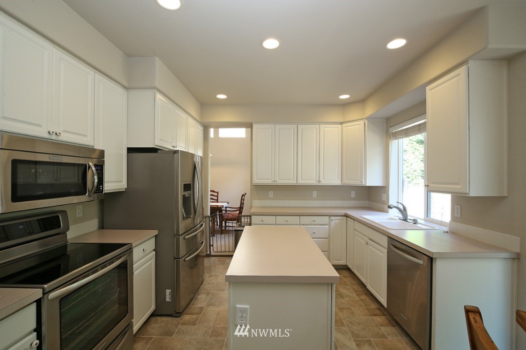 4620 Northeast 5th Court Renton, WA 98059 - Photo 3 of 25 Gallery Image 3