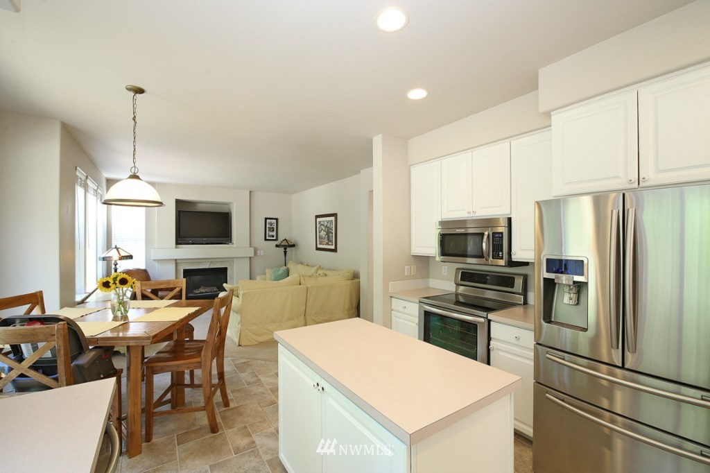 4620 Northeast 5th Court Renton, WA 98059 - Photo 4 of 25 Gallery Image 4