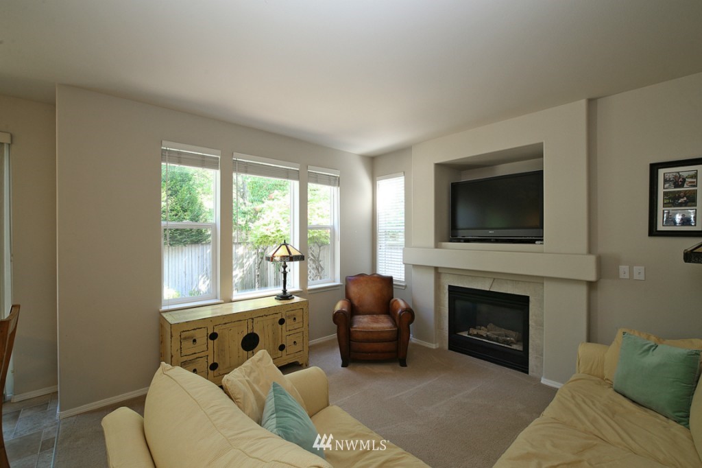 4620 Northeast 5th Court Renton, WA 98059 - Photo 6 of 25 Gallery Image 6