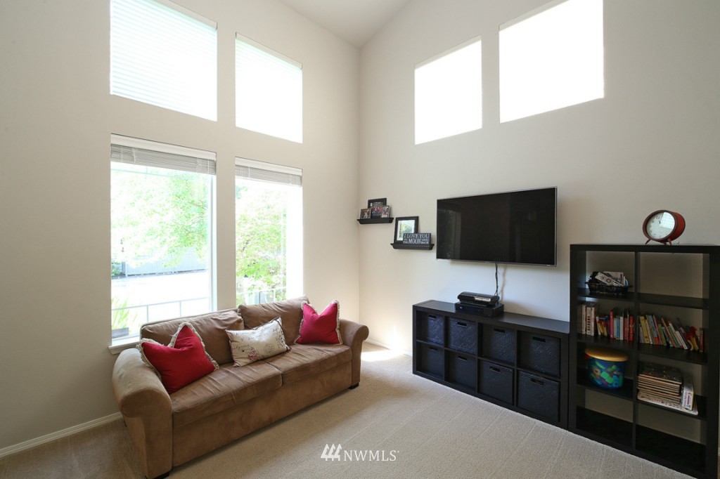 4620 Northeast 5th Court Renton, WA 98059 - Photo 8 of 25 Gallery Image 8