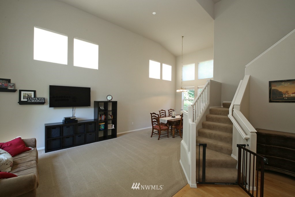 4620 Northeast 5th Court Renton, WA 98059 - Photo 9 of 25 Gallery Image 9