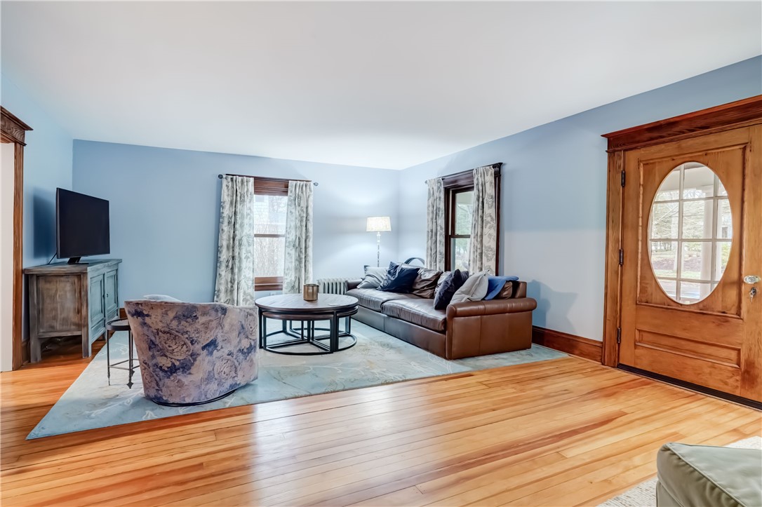 9 Sutherland Street Pittsford, NY 14534 - Photo 5 of 37