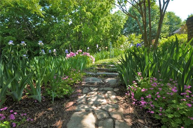 4845 Hickory Ridge Road Lebanon, TN 37087 - Photo 4 of 20 a bunch of flowers in bunch