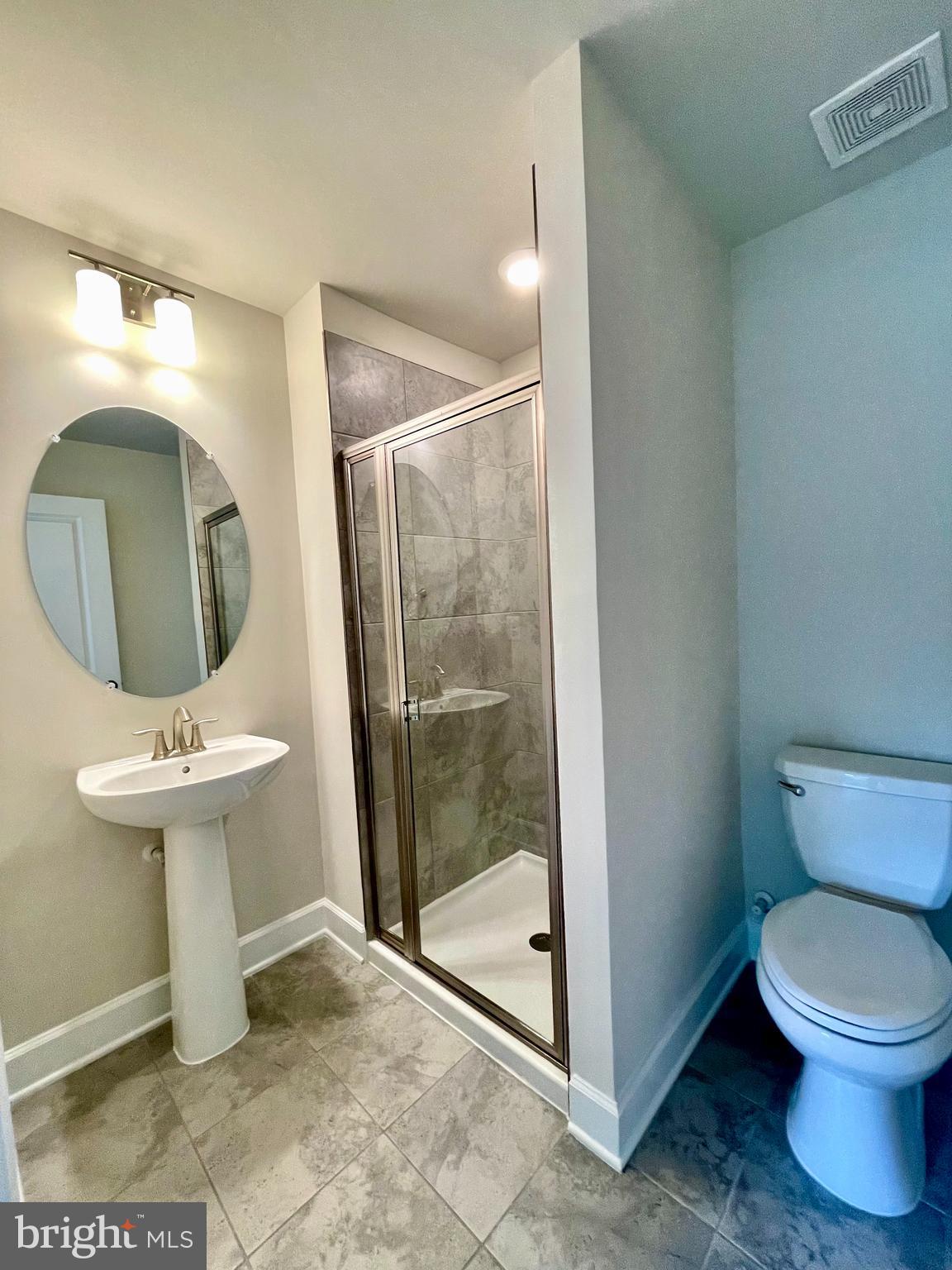 22522 Foundation Drive Ashburn, VA 20148 - Photo 5 of 30 Full Bathroom on Level 1