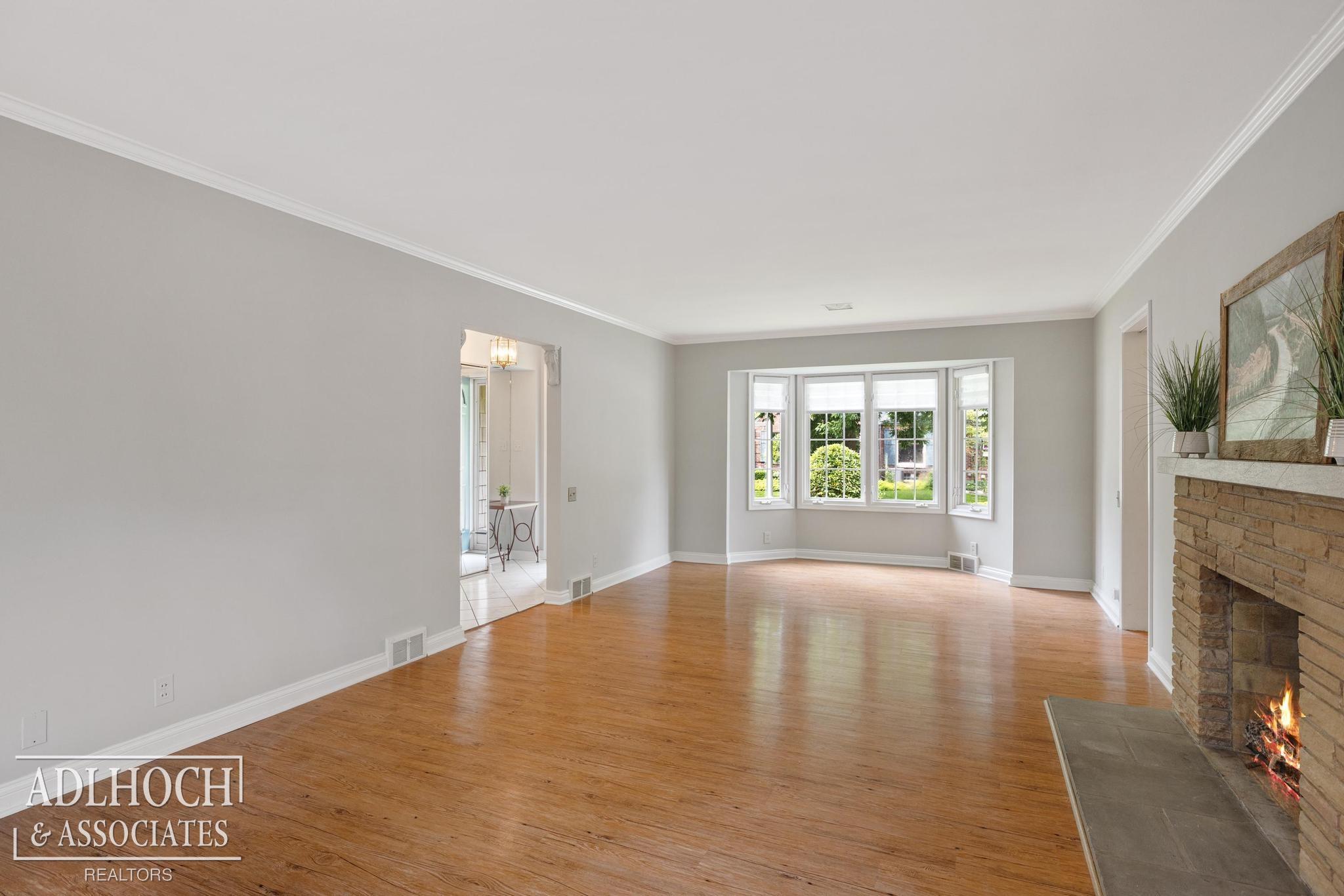 770 Lincoln Road Grosse Pointe, MI 48230 - Photo 11 of 56 50178569-9e5bbb1a-9ddc-430e-92f9-4ddbf6c41e12.JPG