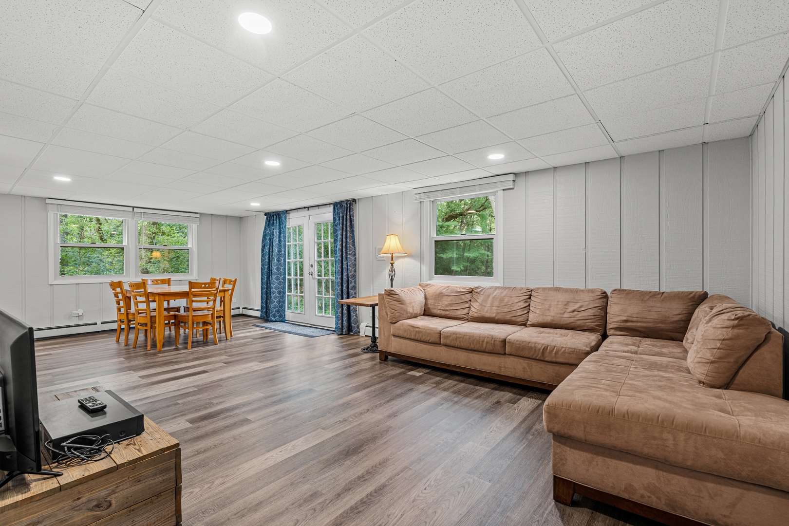 906 Bridle Lane Cary, IL 60013 - Photo 44 of 61 a living room with furniture and large windows
