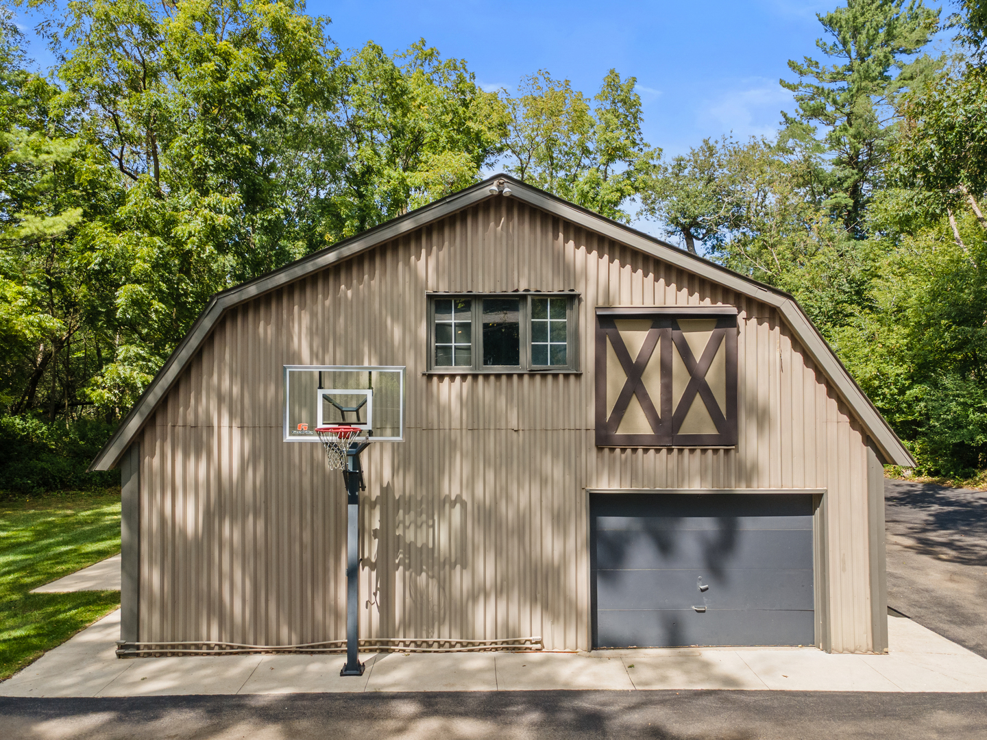 906 Bridle Lane Cary, IL 60013 - Photo 9 of 61 a blue sign that is sitting in front of a house