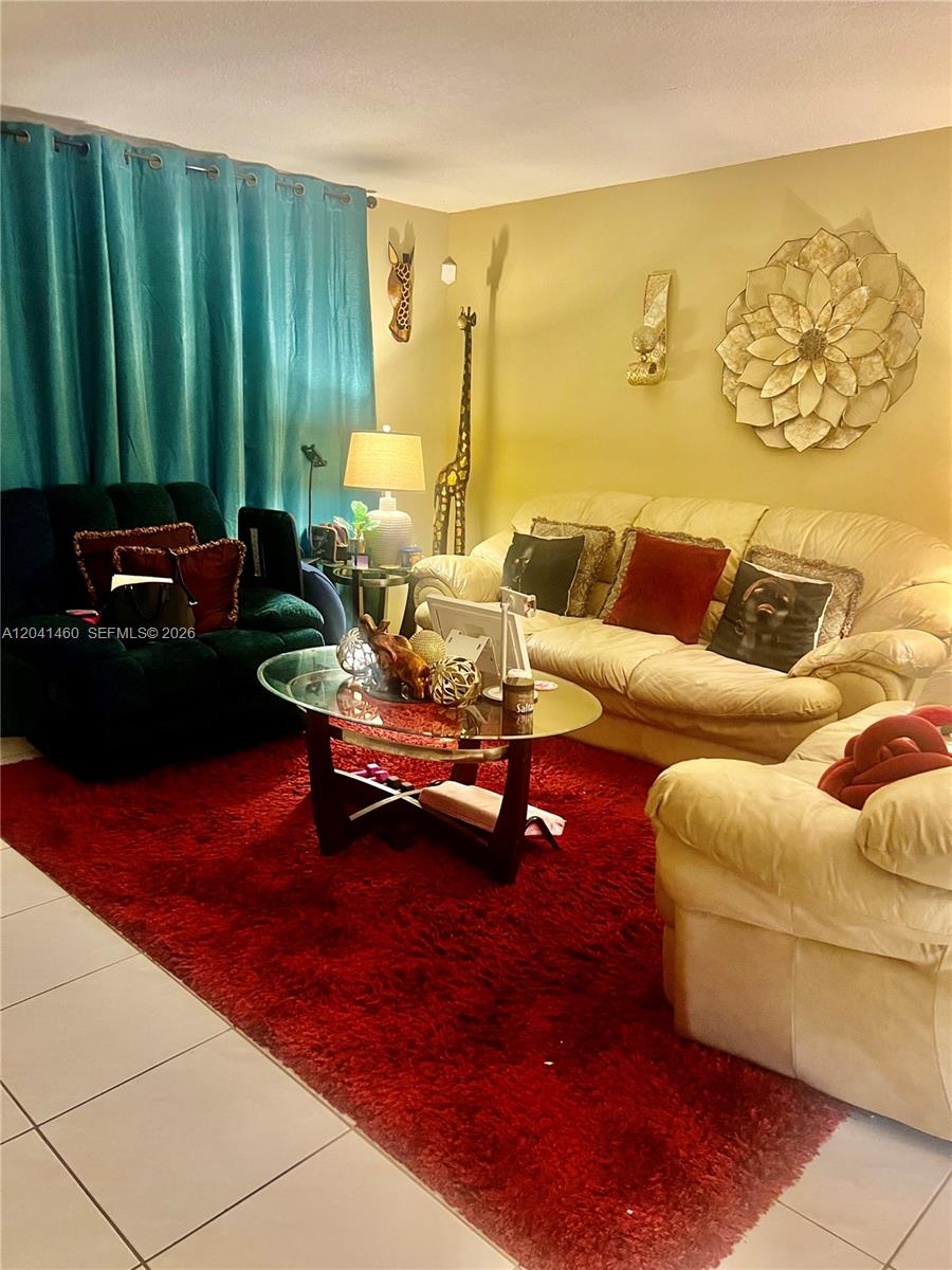 326 Southwest 79th Way Pompano Beach, FL 33068 - Photo 4 of 10