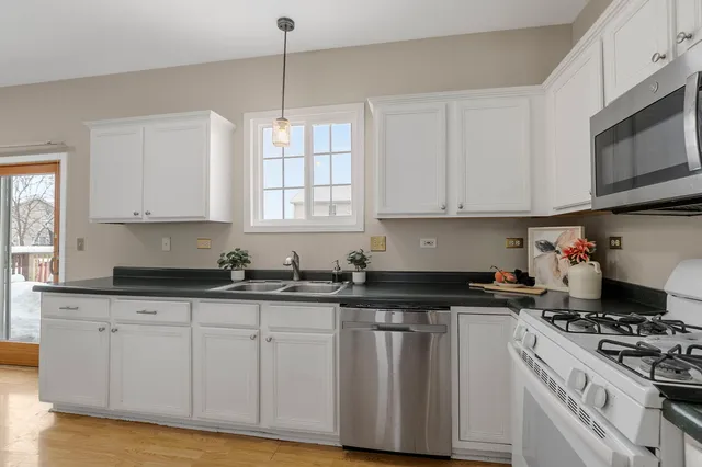 $339,000 | 28808 Blacksmith Court, Lakemoor, IL 60051