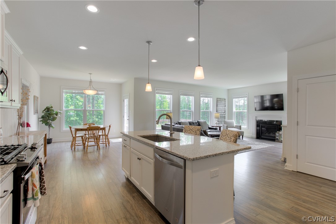 16019 Longlands Road Chesterfield, VA 23832 - Photo 12 of 50 Kitchen looking into the family room space. Door g