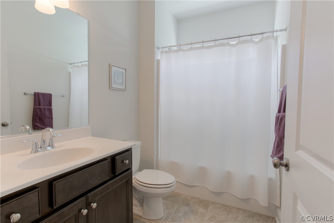 16019 Longlands Road Chesterfield, VA 23832 - Photo 8 of 50 First floor full bathroom includes tile and Tub/Sh