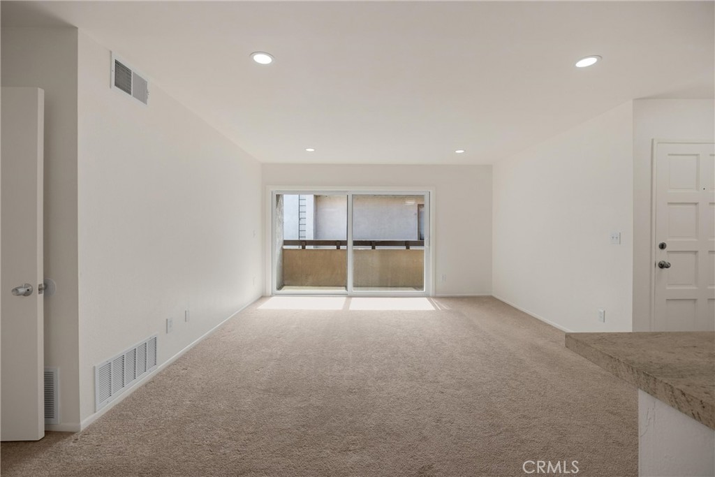 2521 West Sunflower Avenue, Unit R8 Santa Ana, CA 92704 - Photo 4 of 21