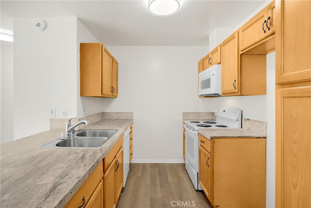 2521 West Sunflower Avenue, Unit R8 Santa Ana, CA 92704 - Photo 5 of 21