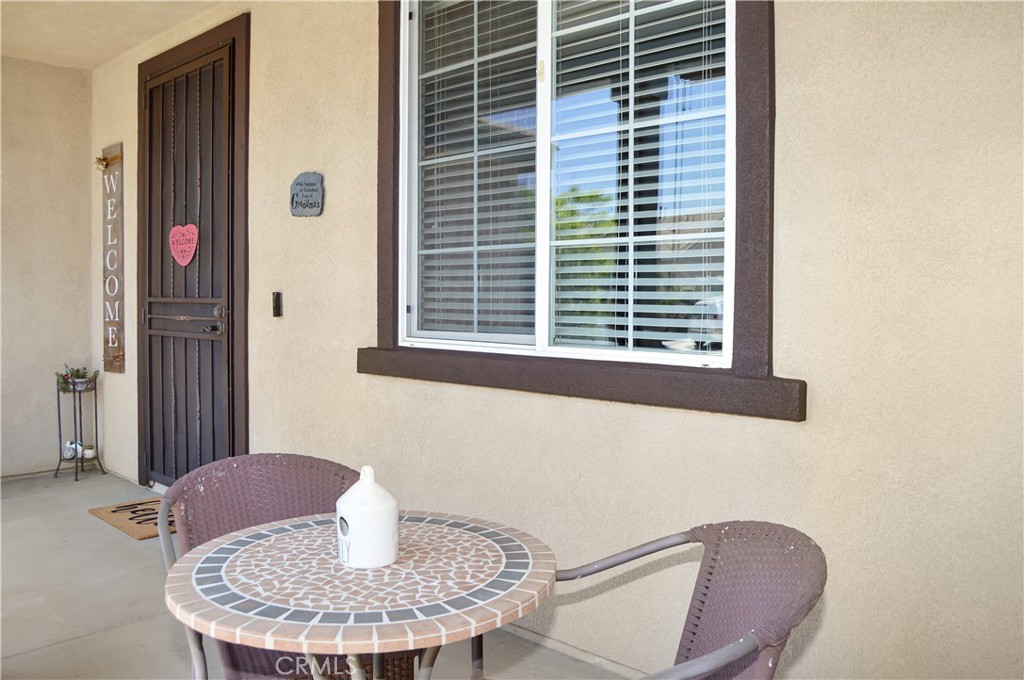 166 Fox Lane Calimesa, CA 92320 - Photo 7 of 76 Relax and Chat a Bit!