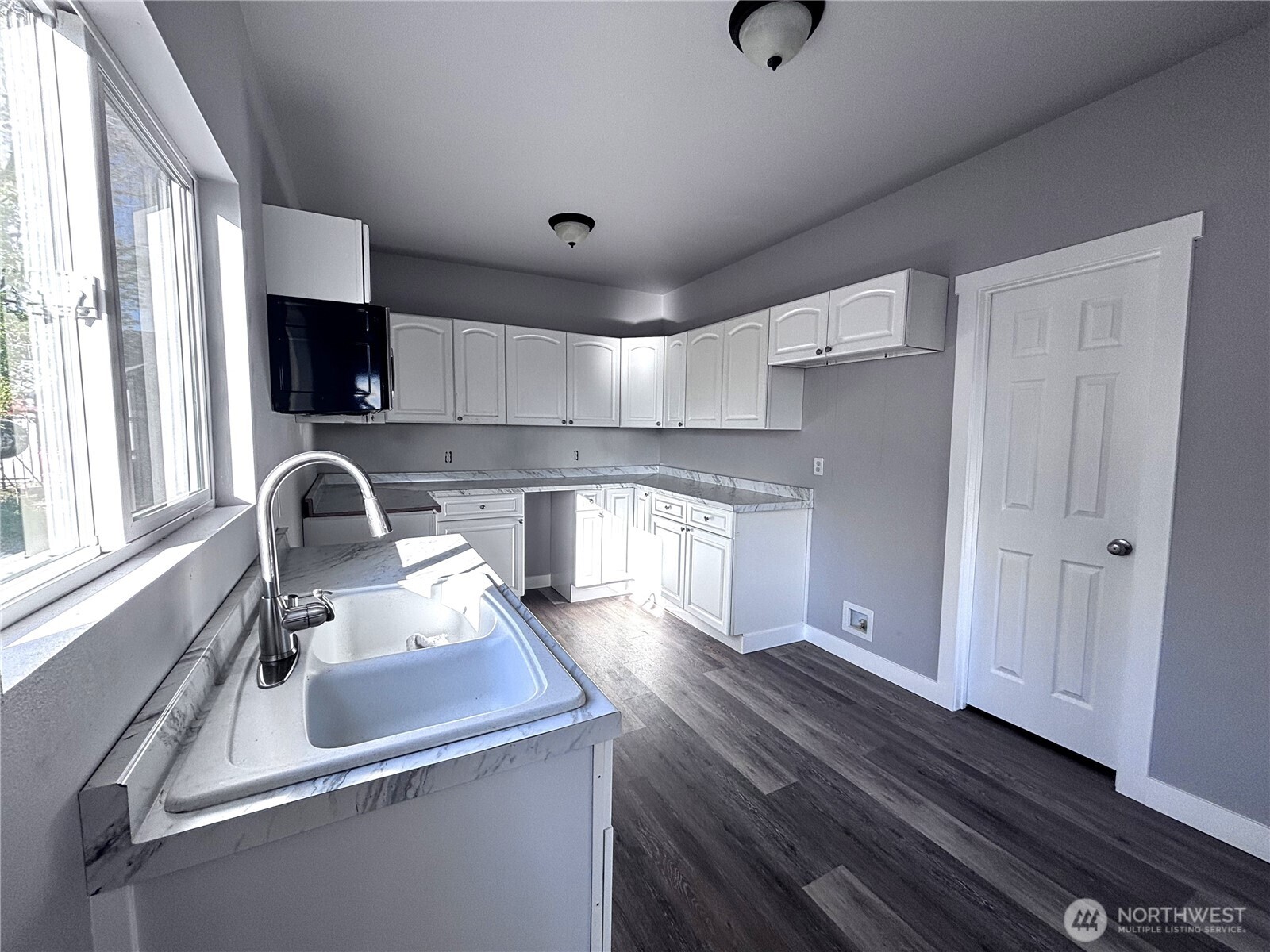 207 North Birch Street Odessa, WA 99159 - Photo 21 of 28 a kitchen with stainless steel appliances granite countertop a sink stove and refrigerator