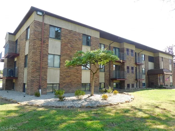 $795 | 1860 Mahoning Avenue, Unit 106, Warren, OH 44483