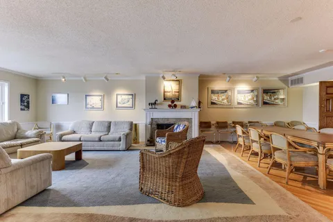 $159,900 | 4407 Wilshire Boulevard, Unit 305, Mound, MN 55364
