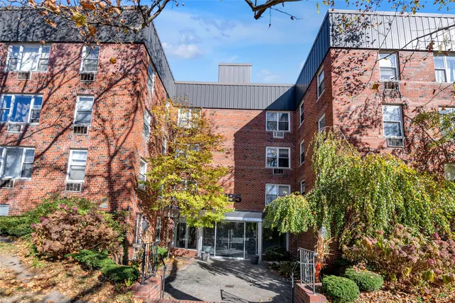 $259,000 | 185 South Middle Neck Road, Unit 1G, Great Neck, NY 11021