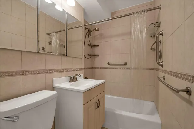 $259,000 | 185 South Middle Neck Road, Unit 1G, Great Neck, NY 11021