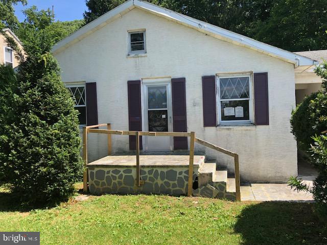 256 Spring Valley Road Reading, PA 19605 - Photo 1 of 19 Front