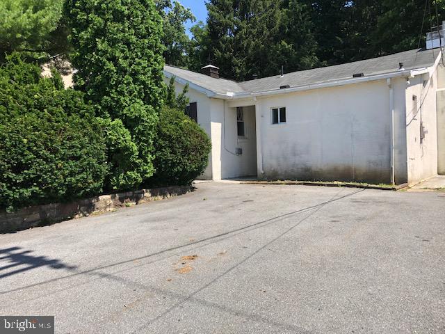 256 Spring Valley Road Reading, PA 19605 - Photo 3 of 19 Driveway View
