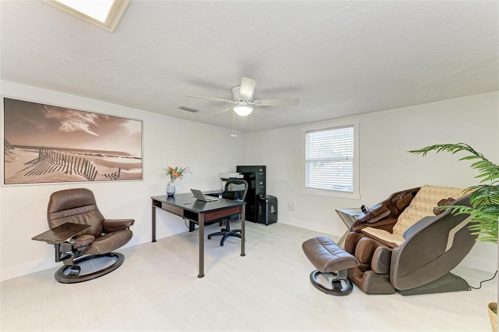 3311 Water Street Ellenton, FL 34222 - Photo 21 of 41 a living room with furniture