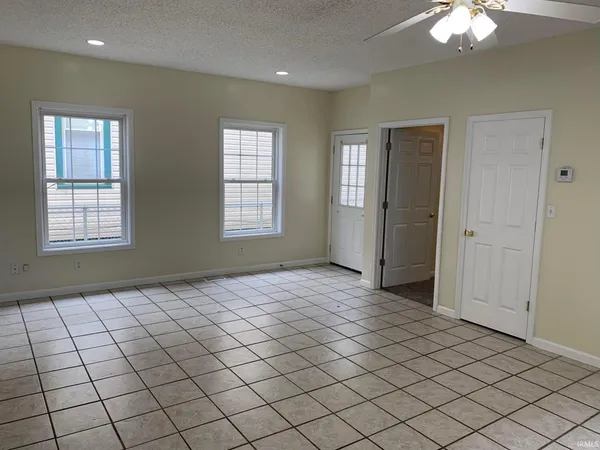 $93,900 | 210 East Maryland Street, Evansville, IN 47711