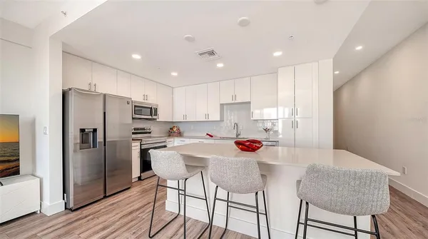 $720,000 | 1703 North Tamiami Trail, Unit 511, Sarasota, FL 34236