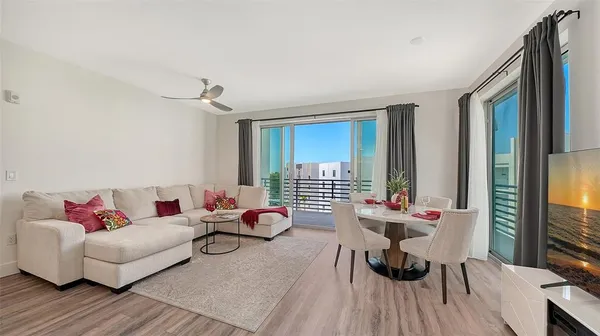 $720,000 | 1703 North Tamiami Trail, Unit 511, Sarasota, FL 34236