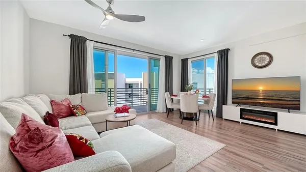 $720,000 | 1703 North Tamiami Trail, Unit 511, Sarasota, FL 34236