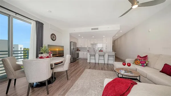 $720,000 | 1703 North Tamiami Trail, Unit 511, Sarasota, FL 34236