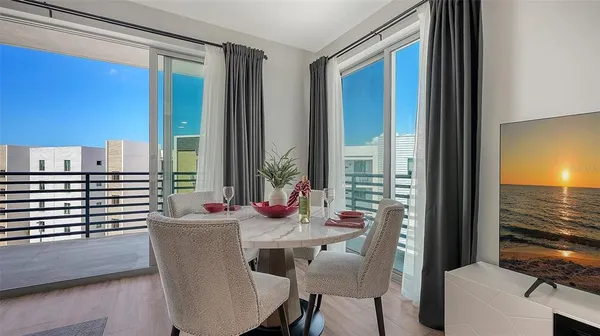 $720,000 | 1703 North Tamiami Trail, Unit 511, Sarasota, FL 34236