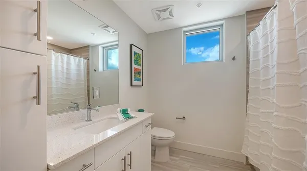 $720,000 | 1703 North Tamiami Trail, Unit 511, Sarasota, FL 34236