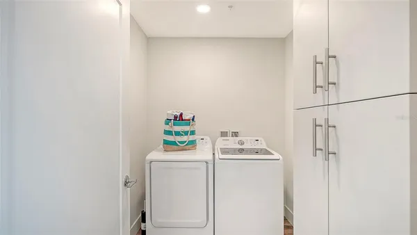 $720,000 | 1703 North Tamiami Trail, Unit 511, Sarasota, FL 34236