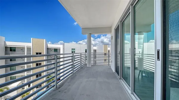 $720,000 | 1703 North Tamiami Trail, Unit 511, Sarasota, FL 34236