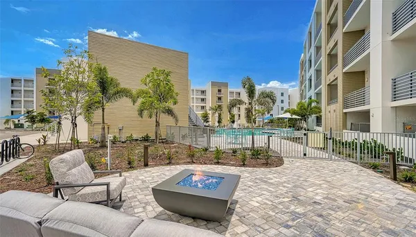 $720,000 | 1703 North Tamiami Trail, Unit 511, Sarasota, FL 34236