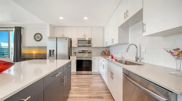 $720,000 | 1703 North Tamiami Trail, Unit 511, Sarasota, FL 34236