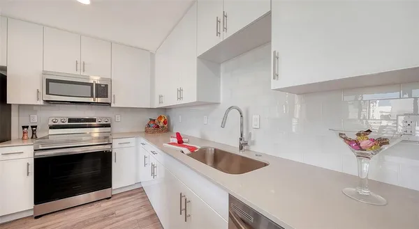 $720,000 | 1703 North Tamiami Trail, Unit 511, Sarasota, FL 34236